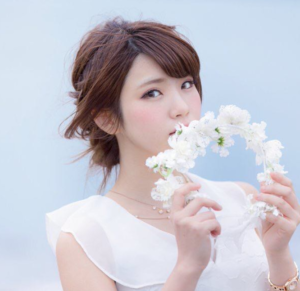 えなこがコスプレイヤーで年収3000万?本名やすっぴんは?水着で撮影会!?【有吉ジャポン】